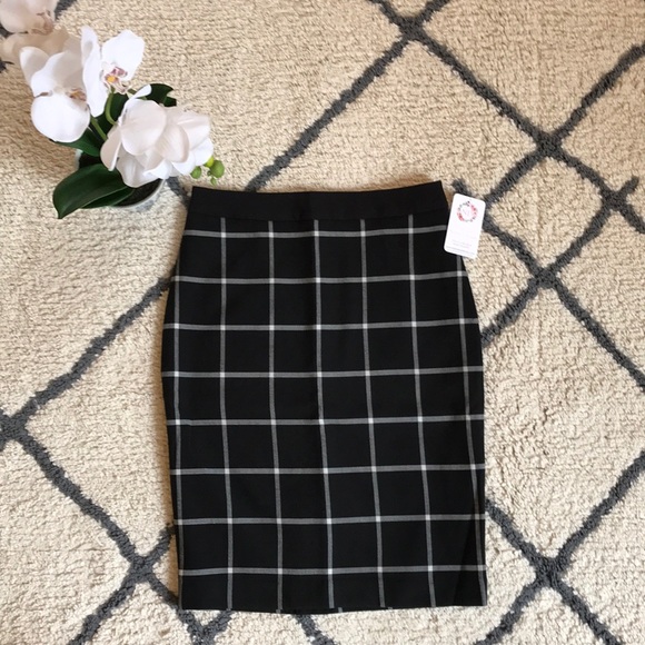 NEW! Chic plaid skirt - Picture 3 of 5